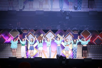 Girls2、3周年記念ライブで新レギュラー番組＆ホールツアー＆新EPリリースを発表 画像