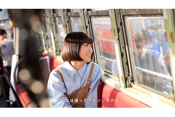 乃木坂46・掛橋沙耶香が地元・岡山の路面電車でCM撮影! 画像