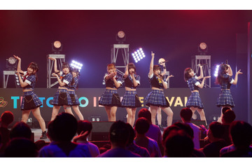 イケてるハーツが「TIF2022」で熱狂ライブ!へそチラ&ミニスカートの衣装でファンを魅了! 画像
