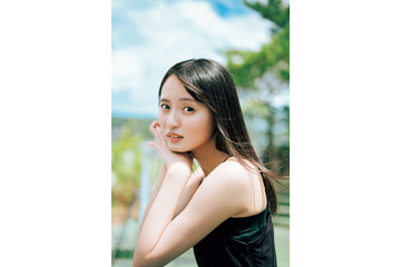 乃木坂46・遠藤さくら、清涼感あふれる黒キャミワンピ姿を披露！B.L.T.で夏グラビア 画像