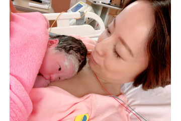鈴木亜美、第三子女児出産を報告 画像