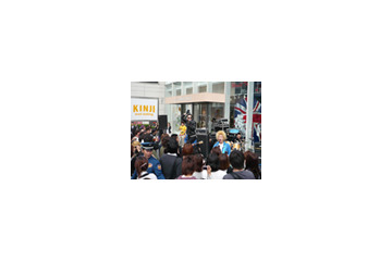 “ロッカー”鼠先輩が豪華バックバンド率いて原宿ゲリラライブ 画像