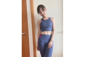 SKE48・須田亜香里、引き締まった腹筋チラリ!「美しいボディーライン」と注目集める 画像