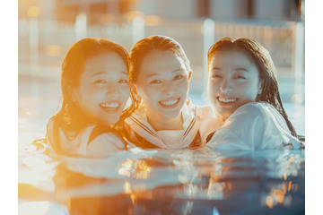 橋本環奈、山本舞香、横田真悠がずぶ濡れスッピンに!映画『カラダ探し』プールシーンのメイキング公開 画像