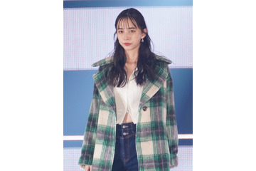 井桁弘恵がGirlsAward登場、ジッパーを開きお腹をチラ見せ! 画像