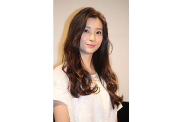 「美尻がたまらん」「スタイル良すぎでしょー!」……足立梨花、写真集発売でセクシーオフショ大量公開! 画像