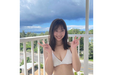 柚来しいな、初写真集オフショット公開!爽やかな白ビキニに「可愛すぎる」「最高」 画像