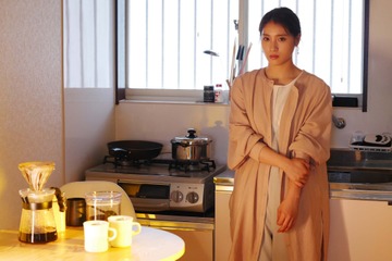 土屋太鳳、ロボットと三角関係に?! 今夜の『世にも奇妙な物語』 画像