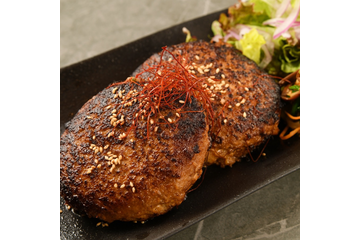 黒毛和牛を贅沢に使用した、韓国風ハンバーグ「トッカルビ」通販サイトで販売中 画像