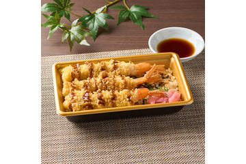 ファミリーマート、大きな海老を3尾使用した「贅沢大海老天重」新発売 画像