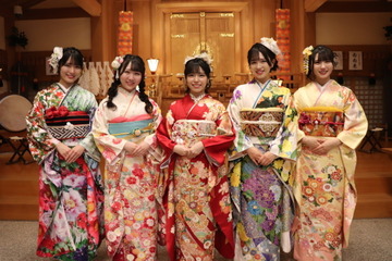 STU48の20歳メンバー、広島護国神社で成人式!「ピョンピョン跳ねて飛躍できるよう頑張りたい」 画像