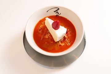 フラン軒の甘辛miso新作は前代未聞の「ラーメン×ショートケーキ」! 画像