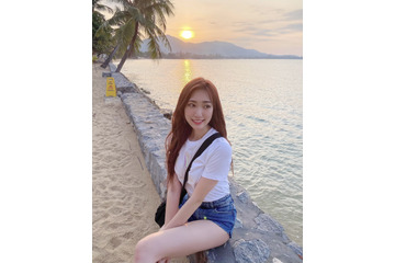 NMB48・原かれん、海岸で夕日バックにショーパン美脚披露 画像