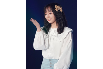 【TGC 2023 S/S】日向坂46・齊藤京子、キュートなガーリースタイルで投げキッス! 画像