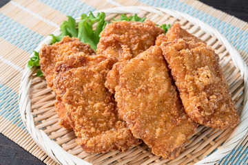 ファミマ、ザクじゅわ食感がクセになる「香ばしチキン(焦がし醤油風味)」を新発売 画像