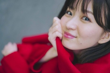 岡崎紗絵、初カレンダーから新たなカット公開！彼女感・大人っぽさ魅せる5枚 画像