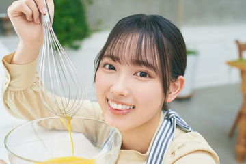 日向坂46の4期生・清水理央、エプロン姿でグラビア登場!今後挑戦したいことは「演技のお仕事」 画像