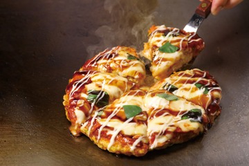 千房、PIZZA-LA監修「マルゲリータ風お好み焼」を期間限定販売 画像