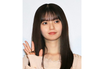 齋藤飛鳥、谷間露出のきわどい先行カットが公開に 画像