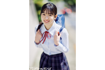 櫻坂46 三期生・小島凪紗、制服姿で美少女感たっぷり!可憐なグラビア10ページ! 画像