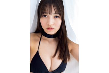 Peel the Apple・黒嵜菜々子、甘い雰囲気漂うセクシー水着グラビア披露！ 画像