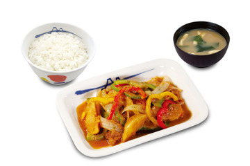 松屋にペルー料理が登場！「“松屋風”ロモサルタード定食」新発売 画像