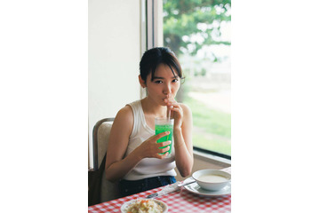 飯豊まりえ、デビュー15周年記念写真集!企画立案からすべて本人プロデュース 画像