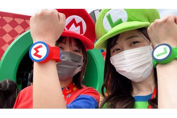 福原遥&大原優乃がUSJをエンジョイ!マリオとルイージの“完全おそろコーデ”を披露 画像