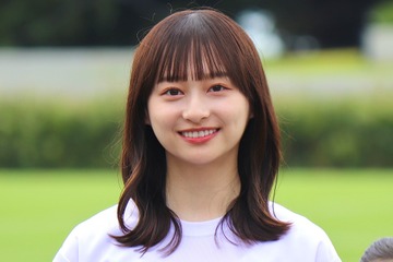 日向坂46・影山優佳、「女性タレント 急上昇ランキング」で1位喜び！トロフィー手に「今後も精進します！」 画像