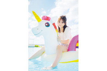 乃⽊坂46・⽥村真佑、1st写真集『恋に落ちた瞬間』通常版&限定版3種の裏表紙が公開 画像