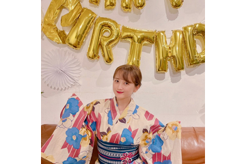 小松彩夏、レトロモダン柄の浴衣姿に「とっても色っぽいね！」「可愛い」ファン歓喜 画像