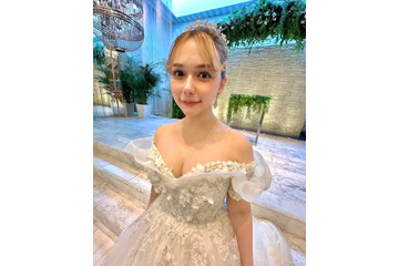 「いぇーい結婚した~い」村重杏奈、胸元セクシーなウェディング姿 画像