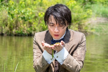 万太郎、池に落ちて新種発見！？明日の『らんまん』第84話 画像