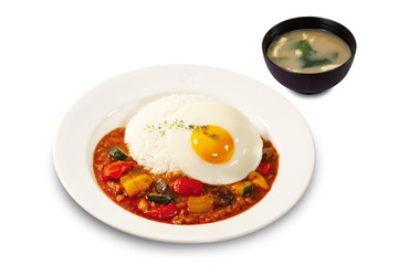 松屋、3種の「ガパオ」新発売!スパイシーな味わいが夏にぴったり 画像