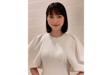 のん、白いドレス姿公開!ファン歓喜「白雪姫のんちゃん」「爽やか」 画像