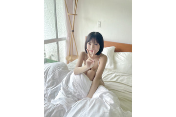 NMB48・隅野和奏、ベッドの上のセクシー水着ショット! 画像