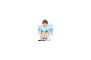 彼女がいればいつでも真夏気分! 冬の沖縄で小阪由佳がハジける 画像