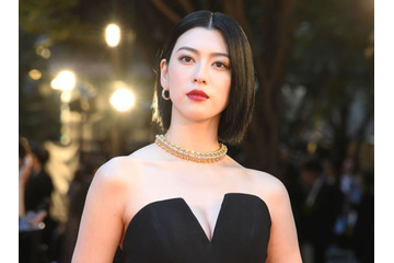 三吉彩花、胸元パックリなセクシードレス!東京国際映画祭に登場 画像