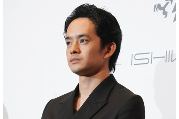 池松壮亮、驚きの特技！自分でノックした球を自分でキャッチ！ 画像