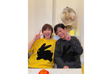 渡辺満里奈、夫・名倉潤と幸せ感満載のペアルックショット公開！「理想の夫婦」「似合ってます」 画像