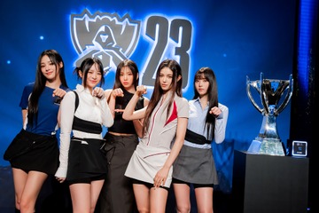 NewJeans、「LOLD Cup」決勝戦オープニングステージに登場「一緒に楽しんでほしい」 画像