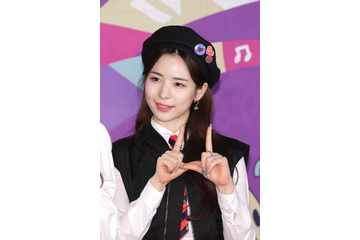 NiziU・MAYA、本当に21歳?圧倒的色気をまとったドレス姿を披露 画像