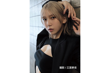 AKB48・茂木忍、卒業写真集からクールな表情が印象的な限定版カバーが公開 画像