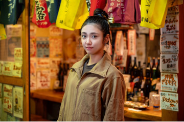 山谷花純、新ドラマ『彼女と彼氏の明るい未来』で小料理屋の店員役に 画像