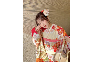 黒嵜菜々子、成人式の振袖姿を披露 画像