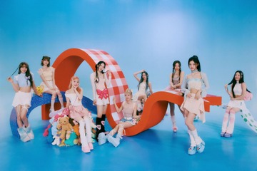 NiziU、新曲「Memories」がUSJ新CMのテーマソングに決定!“エモすぎる”CMにメンバー達も共感「友達とたくさん思い出を作ってほしい」 画像