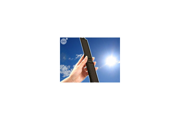 2枚のパネルで携帯をフル充電！「ソーラーチャージeco W」 画像