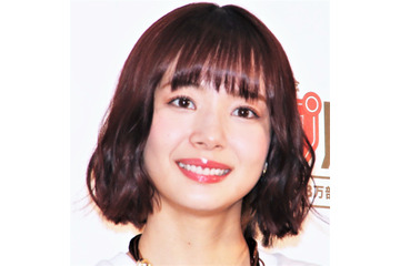 岡田紗佳、JK時代の写真公開 可愛さと細眉が話題に 画像