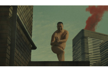 とにかく明るい安村、ネタのパンツは特注!40枚くらい持ってる 画像