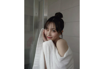 「ヘアメイクさんが撮ってくれた」田中美久、セクシーな肩出しバスタオルショットに視線集中! 画像